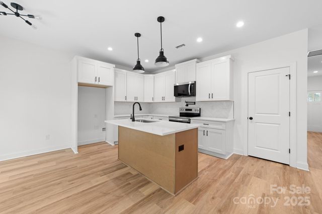 103 W Irwin Street, Cherryville, NC 28021