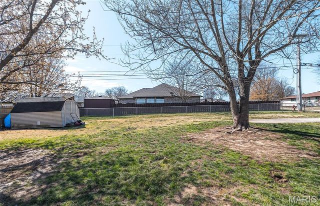 400 Farmers Lane, Lebanon, MO 65536