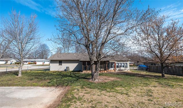 400 Farmers Lane, Lebanon, MO 65536