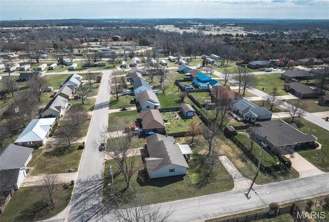 400 Farmers Lane, Lebanon, MO 65536