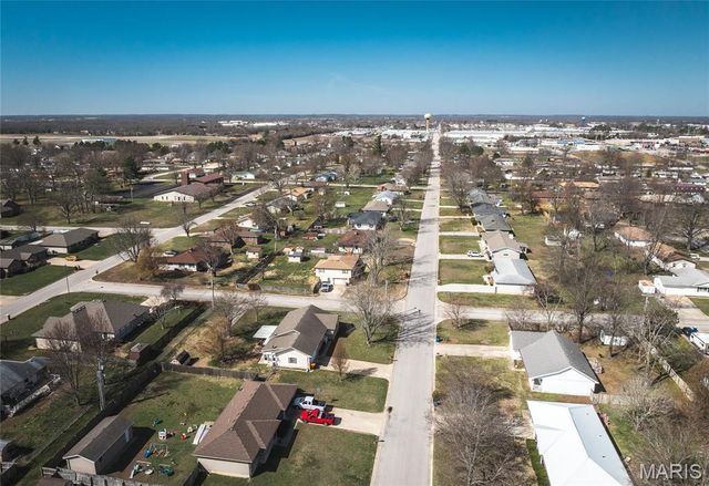 400 Farmers Lane, Lebanon, MO 65536