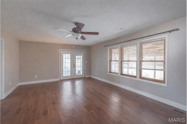 400 Farmers Lane, Lebanon, MO 65536