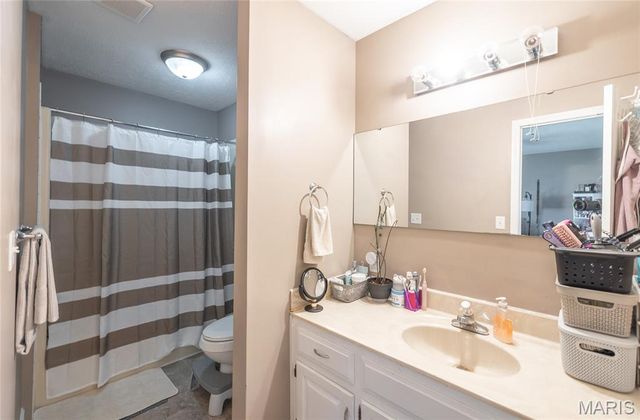 400 Farmers Lane, Lebanon, MO 65536