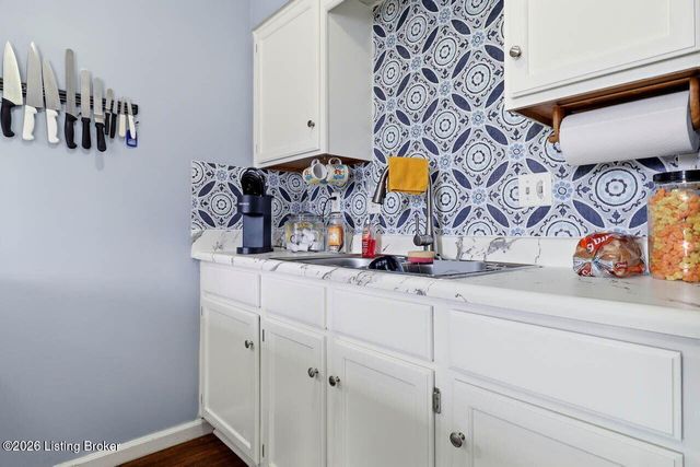 12437 Kingsley Dr, Louisville, KY 40229