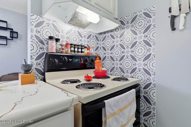 12437 Kingsley Dr, Louisville, KY 40229