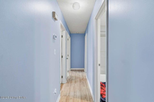 12437 Kingsley Dr, Louisville, KY 40229