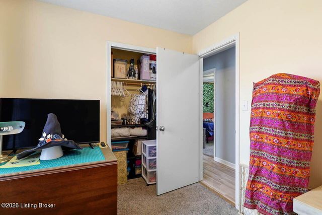 12437 Kingsley Dr, Louisville, KY 40229