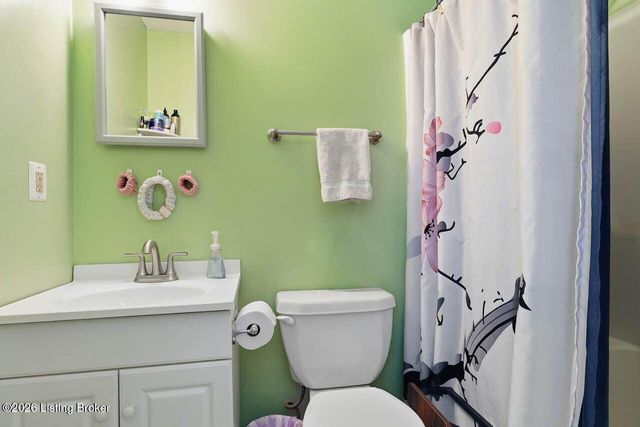 12437 Kingsley Dr, Louisville, KY 40229