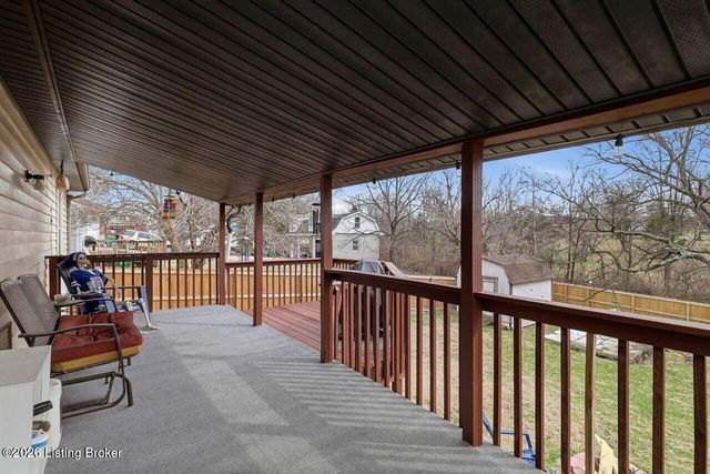 12437 Kingsley Dr, Louisville, KY 40229