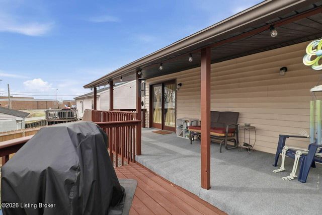 12437 Kingsley Dr, Louisville, KY 40229