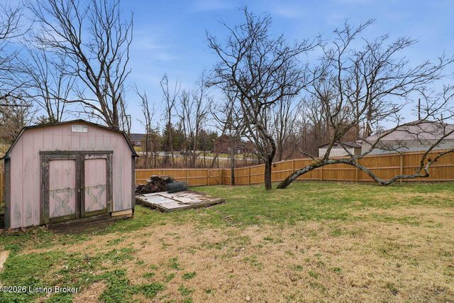 12437 Kingsley Dr, Louisville, KY 40229