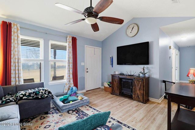 12437 Kingsley Dr, Louisville, KY 40229