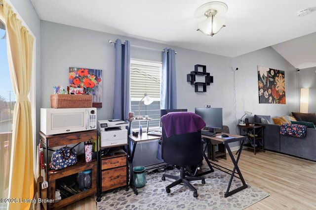 12437 Kingsley Dr, Louisville, KY 40229