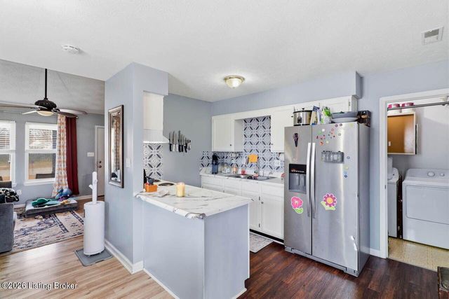 12437 Kingsley Dr, Louisville, KY 40229