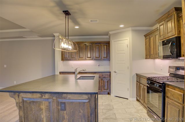 28056 E 149th Place S, Coweta, OK 74429