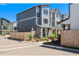 1445 N STEIWER Ln, Newberg, OR 97132