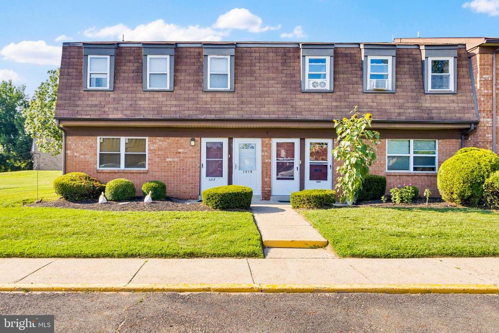 1218 LIBERTE CT, Burlington, NJ 08016