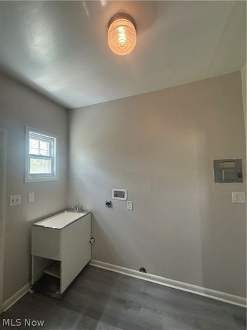 8706 Nevada Avenue, Cleveland, OH 44104