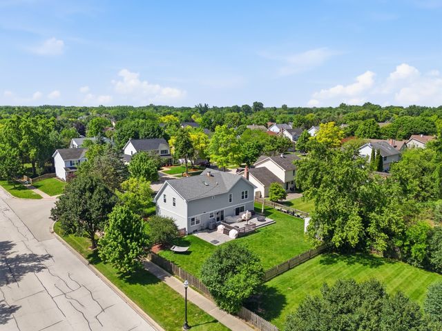 330 Sutcliffe Circle, Vernon Hills, IL 60061