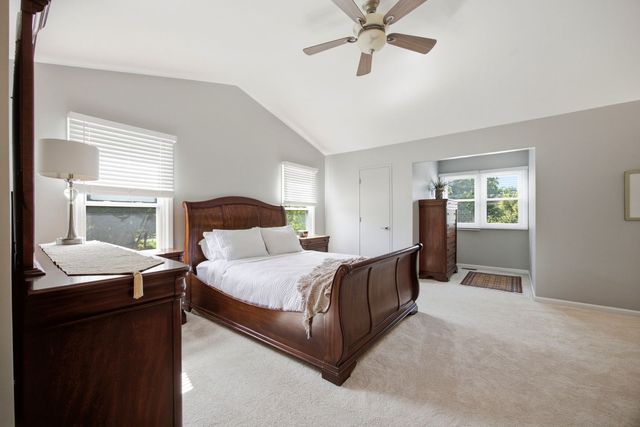330 Sutcliffe Circle, Vernon Hills, IL 60061