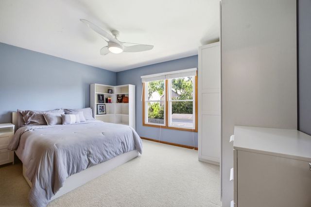 330 Sutcliffe Circle, Vernon Hills, IL 60061