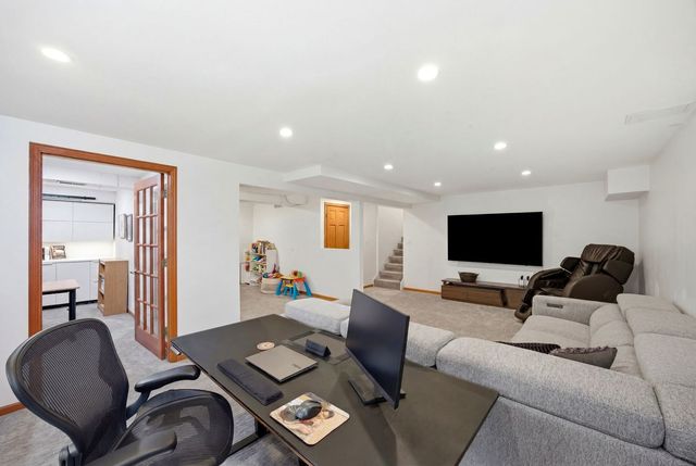 330 Sutcliffe Circle, Vernon Hills, IL 60061