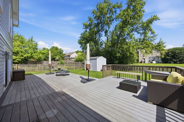 330 Sutcliffe Circle, Vernon Hills, IL 60061