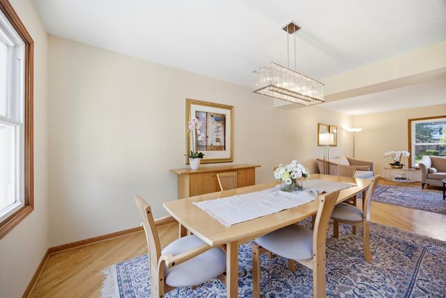 330 Sutcliffe Circle, Vernon Hills, IL 60061