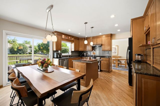 330 Sutcliffe Circle, Vernon Hills, IL 60061