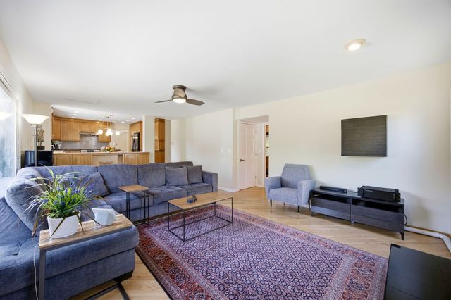 330 Sutcliffe Circle, Vernon Hills, IL 60061