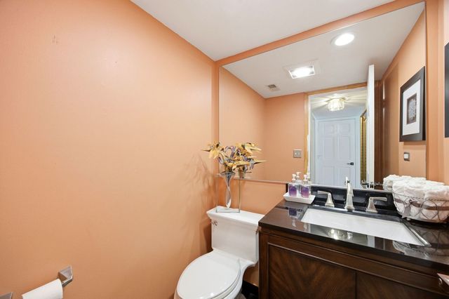 330 Sutcliffe Circle, Vernon Hills, IL 60061