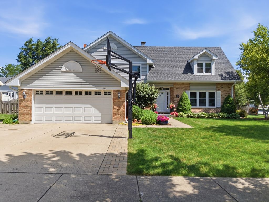 330 Sutcliffe Circle, Vernon Hills, IL 60061