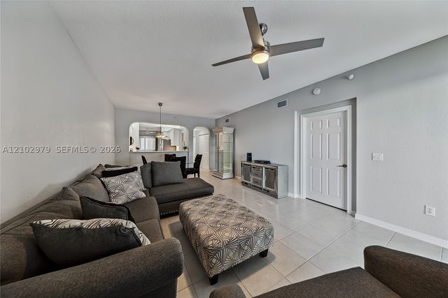 7623 Southampton Ter 206, Tamarac, FL 33321