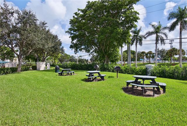 7623 Southampton Ter 206, Tamarac, FL 33321