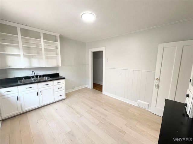 21 Sterling Avenue, Buffalo, NY 14216