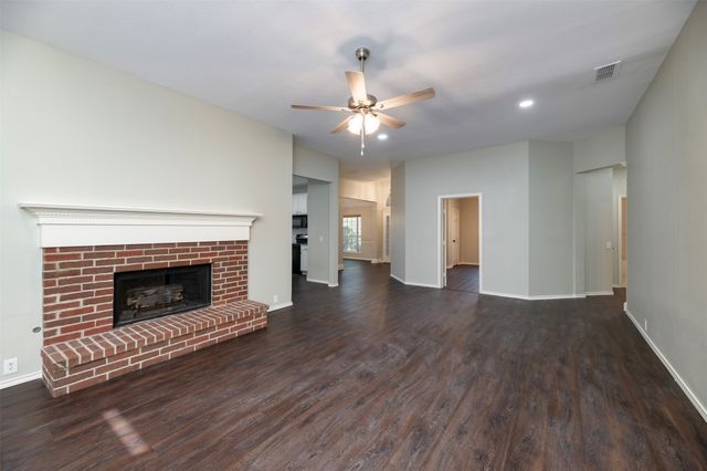 2716 Rocky Creek Drive, Mansfield, TX 76063