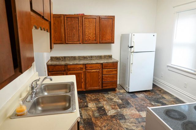 810 W 1st Street, Waterloo, IA 50701