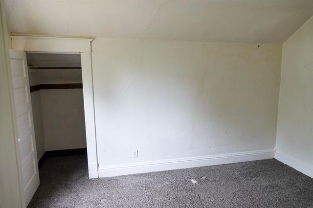 810 W 1st Street, Waterloo, IA 50701