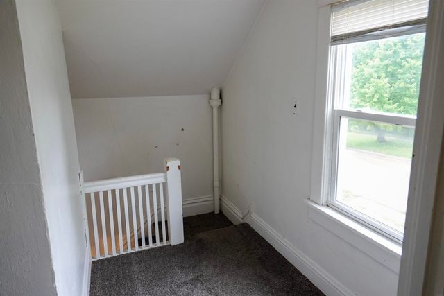 810 W 1st Street, Waterloo, IA 50701
