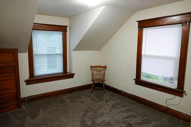 810 W 1st Street, Waterloo, IA 50701