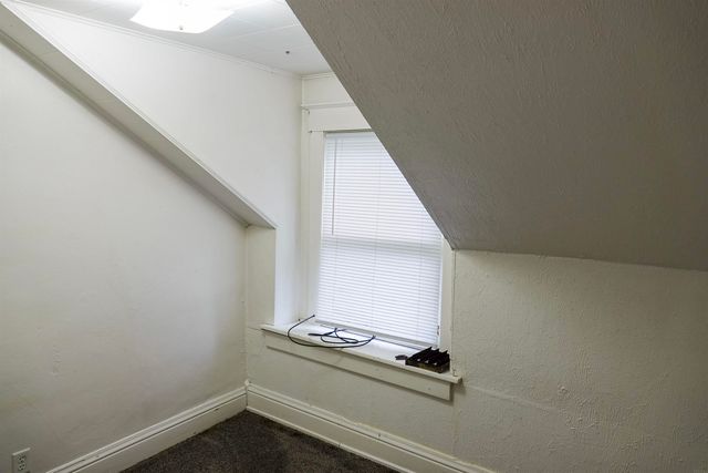 810 W 1st Street, Waterloo, IA 50701