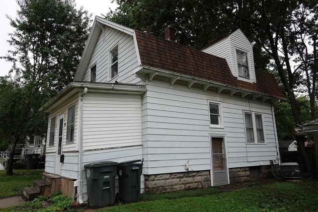 810 W 1st Street, Waterloo, IA 50701