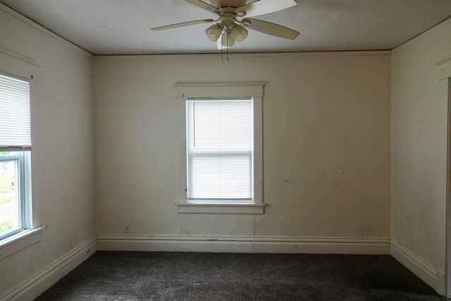 810 W 1st Street, Waterloo, IA 50701