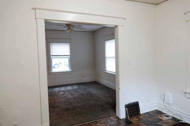 810 W 1st Street, Waterloo, IA 50701