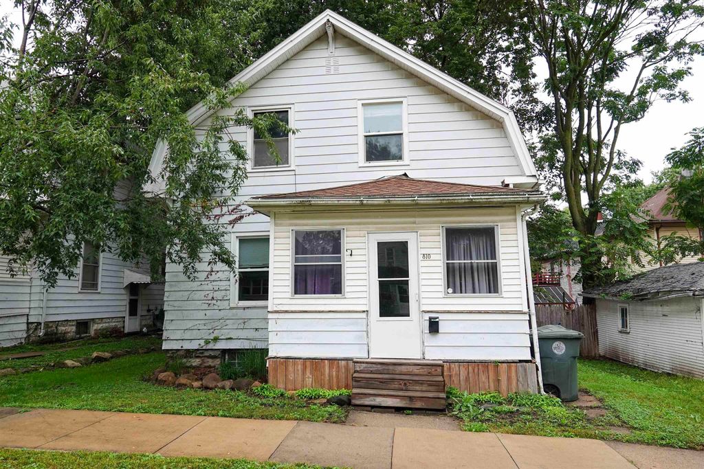 810 W 1st Street, Waterloo, IA 50701