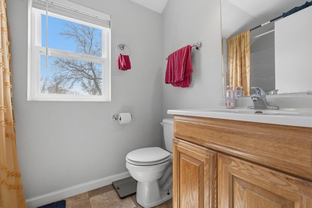 1525 5th Ave NW, Minot, ND 58703
