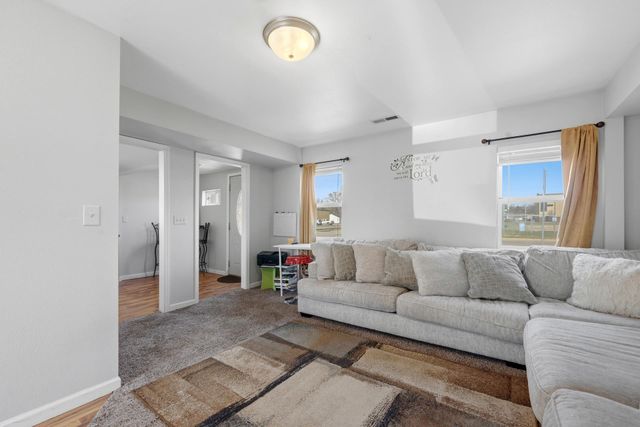 1525 5th Ave NW, Minot, ND 58703