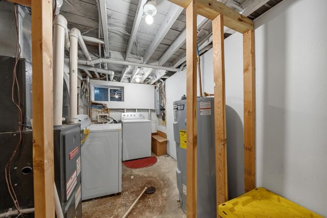 1525 5th Ave NW, Minot, ND 58703