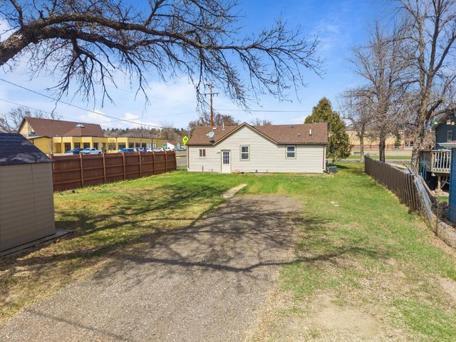 1525 5th Ave NW, Minot, ND 58703
