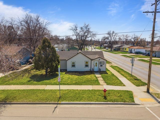 1525 5th Ave NW, Minot, ND 58703